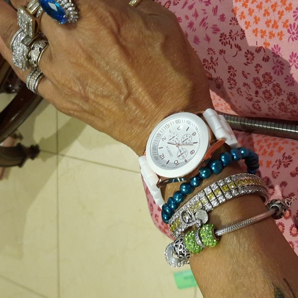 NWT SEXXXY SUMMER WHITE AND ROSE 🌹 GOLD WATCH 🌹 - Picture 3 of 3